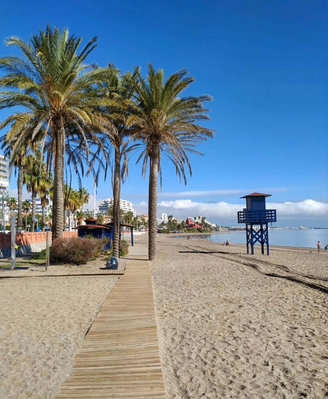 Apartamento Aloha Playa , Vistas Al Mar Apartment เบนัลมาเดนา ภายนอก รูปภาพ